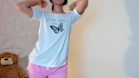 Snapshot of sophiahowland chatting on 05-22-26, 04:41 Sophia Howland online show from 05-22-26, 04:41