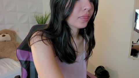 Snapshot of sophiahowland chatting on 05-26-26, 01:12 Sophia Howland online show from 05-26-26, 01:12