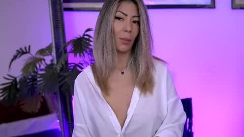 Snapshot of sophiapotts chatting on 05-27-26, 01:35 Sophie online show from 05-27-26, 01:35