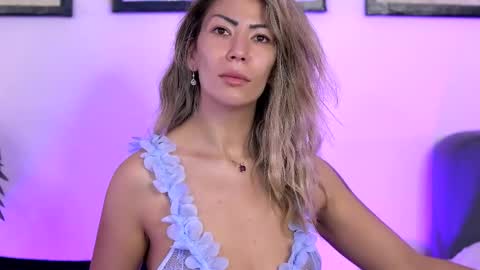 Snapshot of sophiapotts chatting on 06-04-26, 03:01 Sophie online show from 06-04-26, 03:01