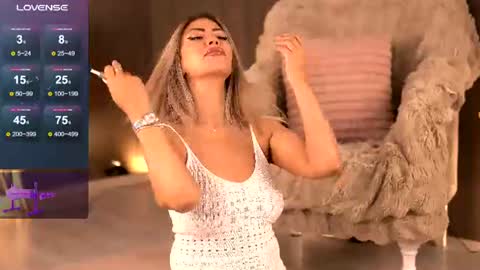 Snapshot of sophiapotts chatting on 06-12-26, 02:10 Sophie online show from 06-12-26, 02:10