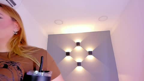 Snapshot of sophiarossee chatting on 01-28-25, 12:11 Sofi online show from 01-28-25, 12:11