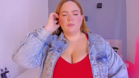 Snapshot of sophiarossee chatting on 02-05-25, 12:38 Sofi online show from 02-05-25, 12:38