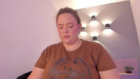 Snapshot of sophiarossee chatting on 02-21-25, 12:17 Sofi online show from 02-21-25, 12:17