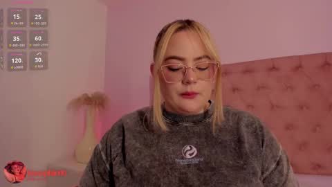 Snapshot of sophiarossee chatting on 10-16-25, 12:17 Sofi online show from 10-16-25, 12:17