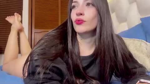 Snapshot of sophias_room chatting on 06-20-26, 04:59 Sophia online show from 06-20-26, 04:59