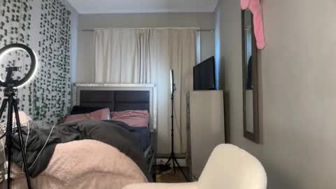 Snapshot of sophiasecretsx chatting on 01-05-26, 05:27 Sophia online show from 01-05-26, 05:27