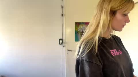 Snapshot of sophiasnarl chatting on 03-15-26, 08:04 Sofi online show from 03-15-26, 08:04