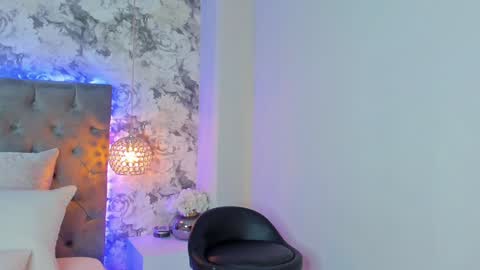 Snapshot of sophidavis chatting on 01-07-25, 05:54 Sophi  online show from 01-07-25, 05:54