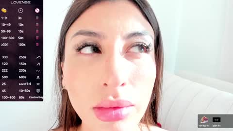 Snapshot of sophie_evanss_ chatting on 01-21-25, 11:02 online show from 01-21-25, 11:02