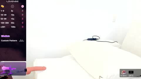 Snapshot of sophie_evanss_ chatting on 02-01-25, 10:44 online show from 02-01-25, 10:44