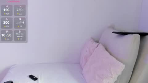 Snapshot of sophie_evanss_ chatting on 11-02-25, 07:16 online show from 11-02-25, 07:16