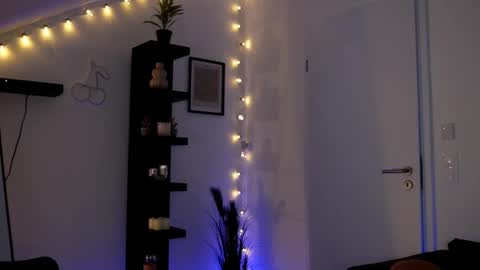 Snapshot of sophie_fleur chatting on 10-15-25, 01:22 Sophie online show from 10-15-25, 01:22