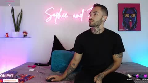 Snapshot of sophie_foxx chatting on 10-17-25, 01:46 SOPHIE - FOXX online show from 10-17-25, 01:46