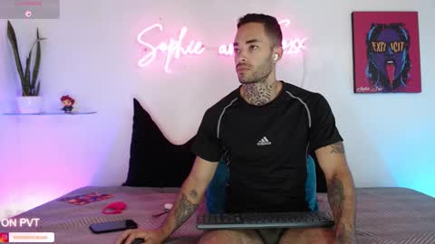 Snapshot of sophie_foxx chatting on 10-22-25, 01:44 SOPHIE - FOXX online show from 10-22-25, 01:44