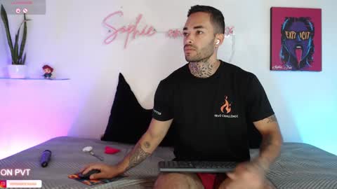 Snapshot of sophie_foxx chatting on 10-23-25, 01:54 SOPHIE - FOXX online show from 10-23-25, 01:54