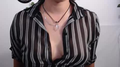 sophie_ross1 online show from 10-08-25, 12:52