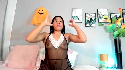 sophie_w1 online show from 10-23-25, 12:15