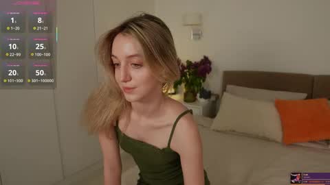 Snapshot of sophiebelll chatting on 05-08-26, 09:25 sophiebelll online show from 05-08-26, 09:25