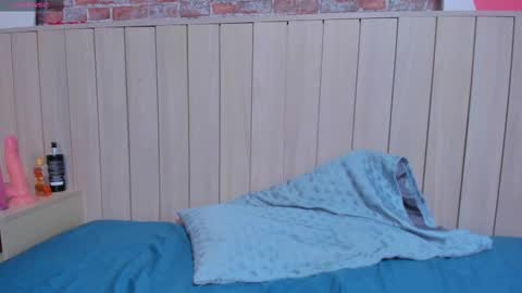 Sophie online show from 03-01-25, 03:16