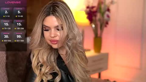 Snapshot of sophieboobsx chatting on 02-10-25, 01:01 Sophie online show from 02-10-25, 01:01