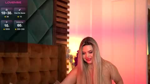 Snapshot of sophieboobsx chatting on 02-11-25, 01:20 Sophie online show from 02-11-25, 01:20