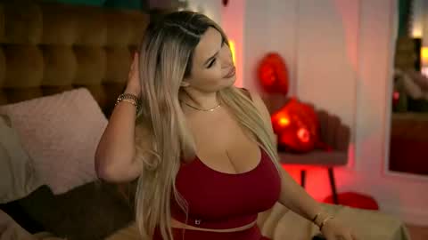 Snapshot of sophieboobsx chatting on 09-19-25, 05:20 Sophie online show from 09-19-25, 05:20