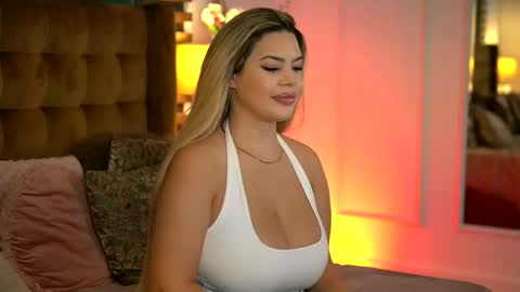 Snapshot of sophieboobsx chatting on 10-22-25, 05:30 Sophie online show from 10-22-25, 05:30