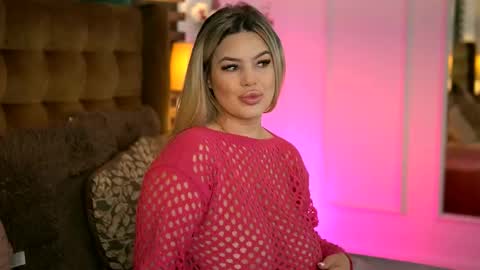 Snapshot of sophieboobsx chatting on 11-16-25, 07:36 Sophie online show from 11-16-25, 07:36