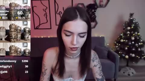 Snapshot of sophiecherrie chatting on 12-15-24, 01:02 Sophie online show from 12-15-24, 01:02