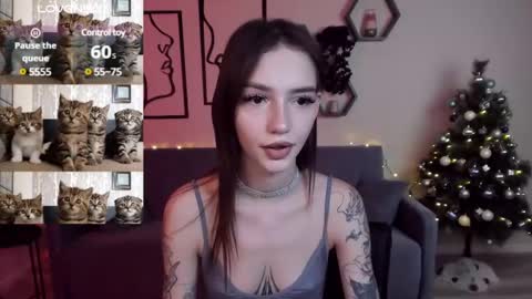 Snapshot of sophiecherrie chatting on 12-16-24, 07:00 Sophie online show from 12-16-24, 07:00