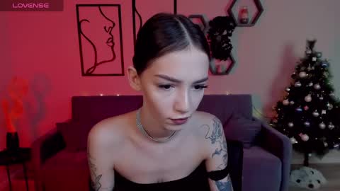 Snapshot of sophiecherrie chatting on 12-31-24, 01:26 Sophie online show from 12-31-24, 01:26