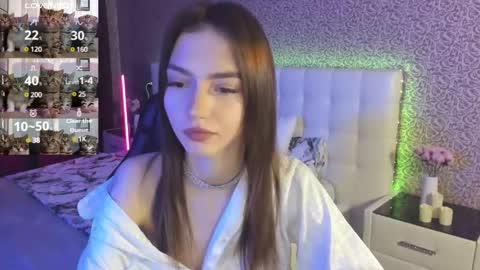 Snapshot of sophiecherrie chatting on 02-08-25, 06:33 Sophie online show from 02-08-25, 06:33