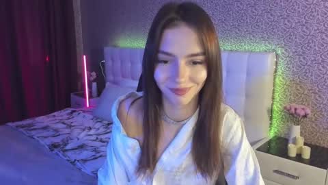 Snapshot of sophiecherrie chatting on 02-08-25, 10:50 Sophie online show from 02-08-25, 10:50