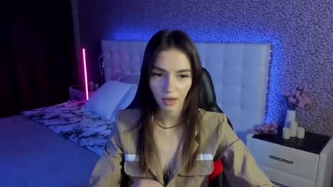 Snapshot of sophiecherrie chatting on 02-23-25, 11:00 Sophie online show from 02-23-25, 11:00