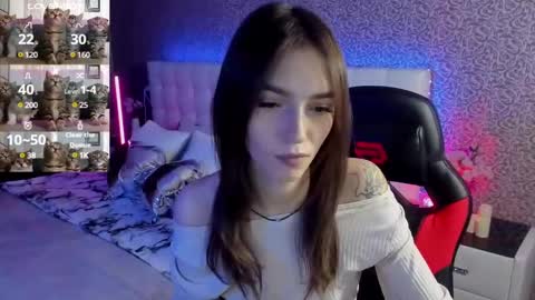 Snapshot of sophiecherrie chatting on 03-08-25, 08:33 Sophie online show from 03-08-25, 08:33