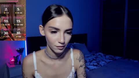 Snapshot of sophiecherrie chatting on 09-17-25, 01:29 Sophie online show from 09-17-25, 01:29