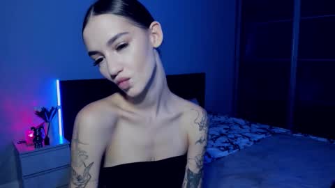 Snapshot of sophiecherrie chatting on 09-24-25, 04:21 Sophie online show from 09-24-25, 04:21