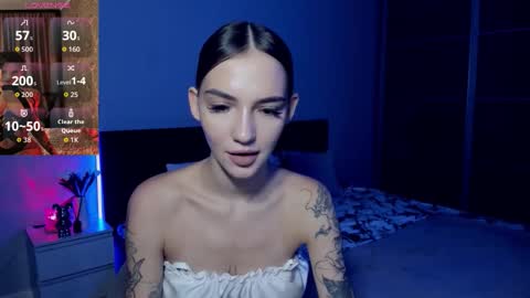 Snapshot of sophiecherrie chatting on 09-29-25, 11:53 Sophie online show from 09-29-25, 11:53