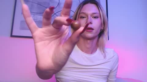 Snapshot of sophiediamond_x chatting on 10-18-25, 11:44 sophiediamond_x online show from 10-18-25, 11:44
