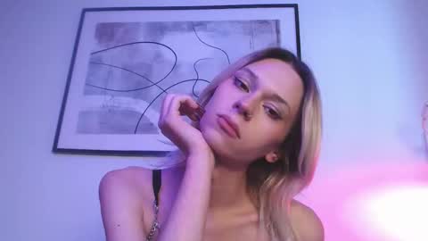 Snapshot of sophiediamond_x chatting on 10-19-25, 10:27 sophiediamond_x online show from 10-19-25, 10:27