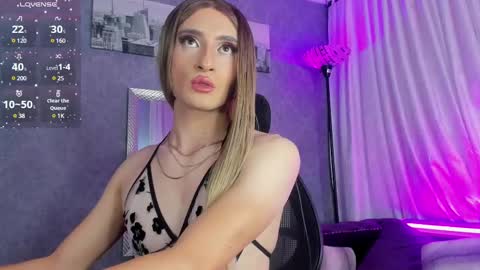 Snapshot of sophiee_s chatting on 03-08-25, 05:01 Sophie online show from 03-08-25, 05:01