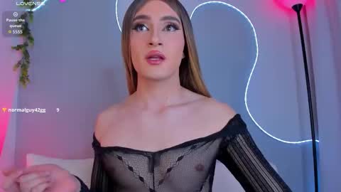 Snapshot of sophiee_s chatting on 09-28-25, 12:49 Sophie online show from 09-28-25, 12:49