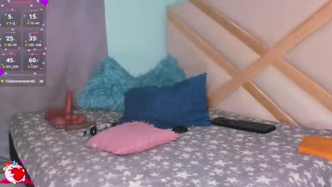 Snapshot of sophiee_sweets chatting on 04-10-26, 10:47 Shophiee online show from 04-10-26, 10:47