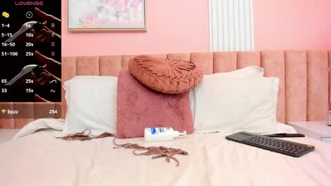 sophieelux_ online show from 05-23-26, 09:08