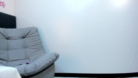 sophieharris__ online show from 02-01-25, 11:06