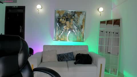 Sophie Houston online show from 11-24-25, 06:13