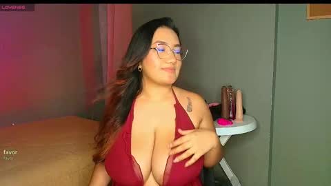 Snapshot of sophiejuicy_ chatting on 09-25-25, 12:58 sophiejuicy_ online show from 09-25-25, 12:58