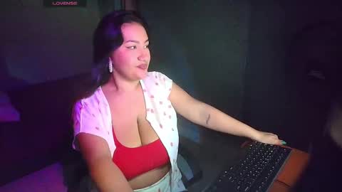 Snapshot of sophiejuicy_ chatting on 10-26-25, 03:45 sophiejuicy_ online show from 10-26-25, 03:45