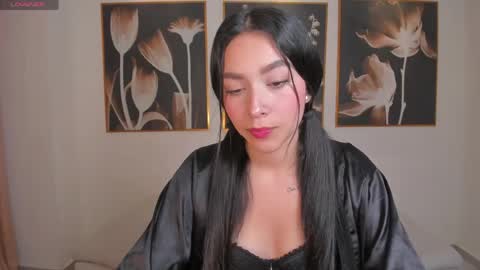 Snapshot of sophiekiss1 chatting on 05-24-26, 05:40 Sophie online show from 05-24-26, 05:40